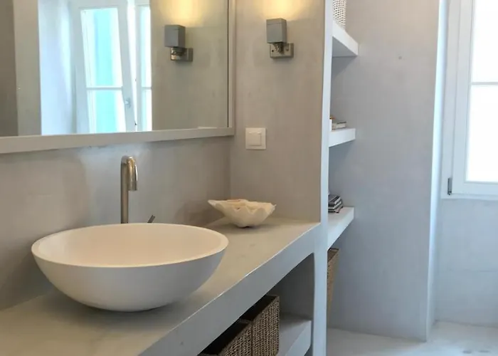 The White House 1 Ándros