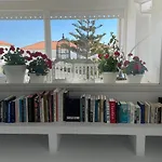 The White House 1 *