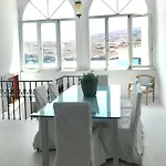 Semesterbostad The White House 1 *