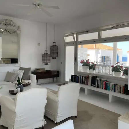 The White House 1 Nyaraló