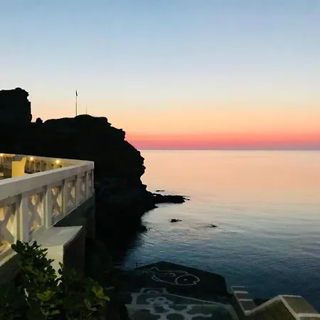 The White House 1 Ándros